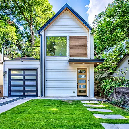 Private Backyard Short & Long Stays In East Atx